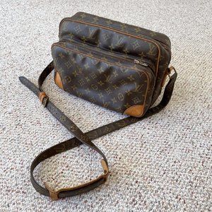 LOUIS VUITTON Monogram Crossbody Shoulder Handbag
